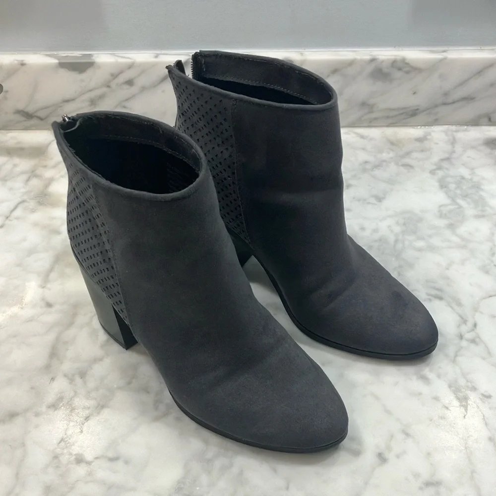 American Eagle Outfitters Gray Ankle Booties size 9 western heel boot zipper